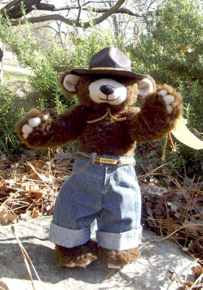 Yosemite-Holiday-Craft-Bazaar-Mary-Ann-Kash Working-Bear