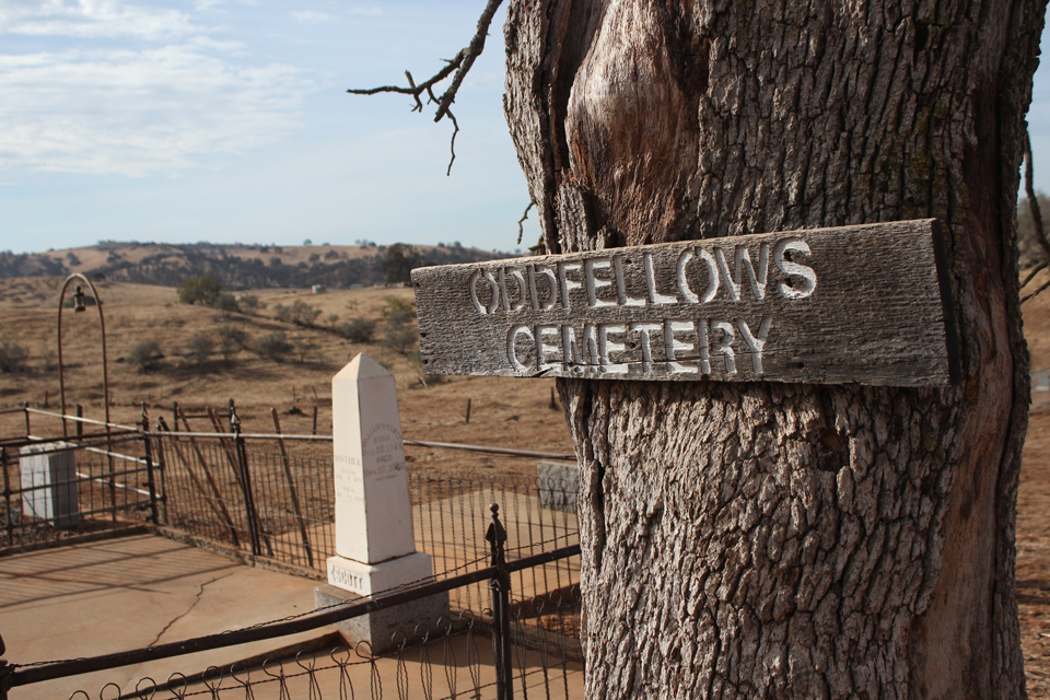 odd fellows cemetery clean up in hornitos california 3 