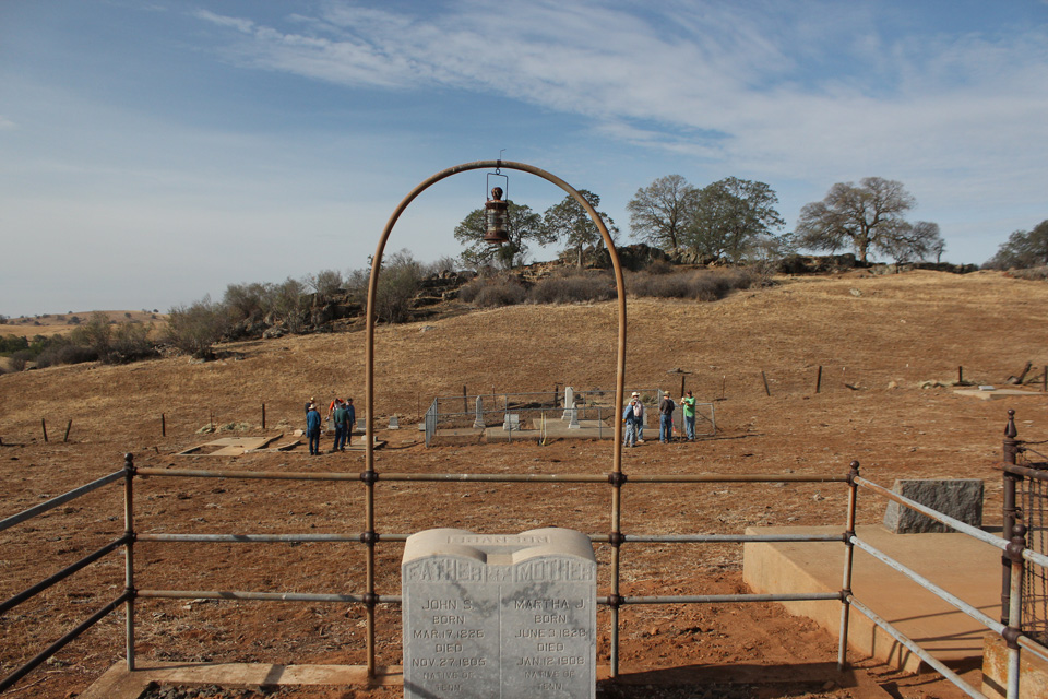 odd fellows cemetery clean up in hornitos california 6 