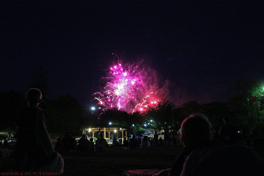 fireworks in mariposa