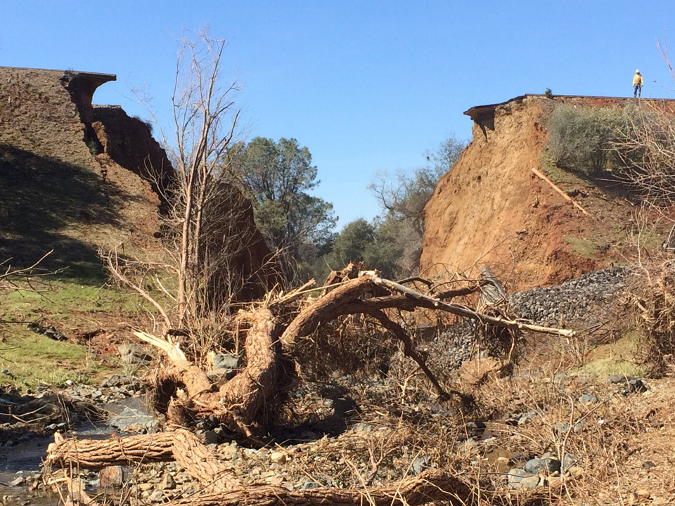 Caltrans District 10 Reports Flood Sliced Through Sr 132 In Mariposa County 5
