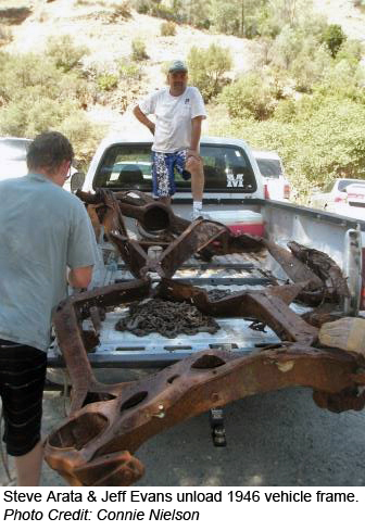 Steve-Arata-and-Jeff-Evans-unload-1946-vehicle-frame