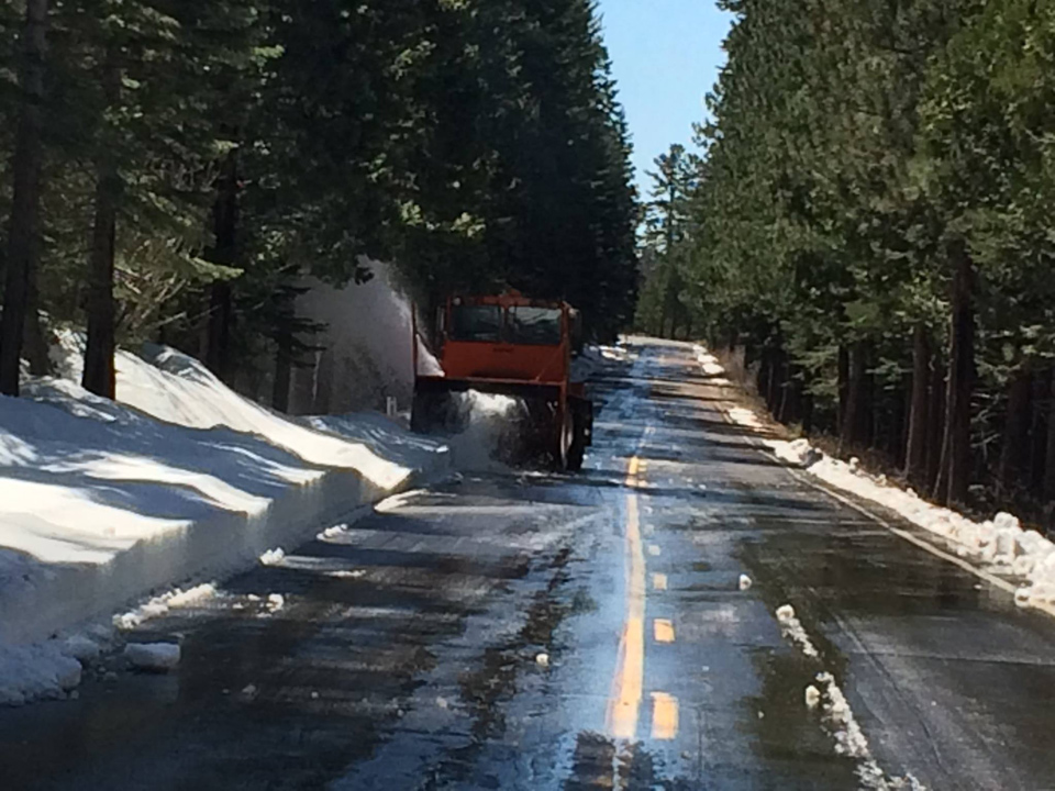 caltrans clearing highway 108 sonora pass april 2016