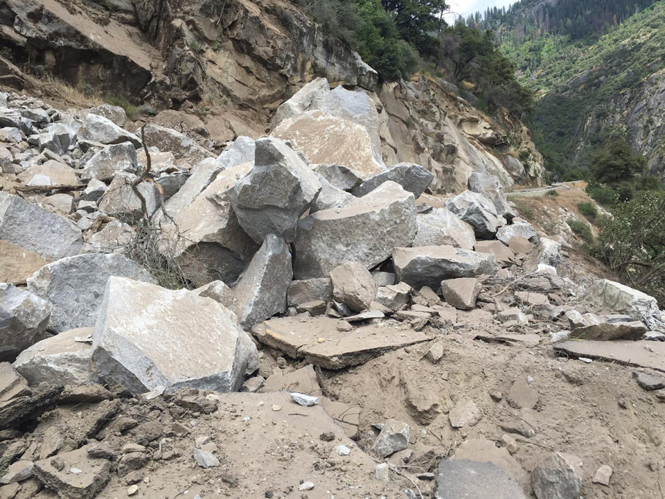 yosemite rockslide 1 june 12 2017