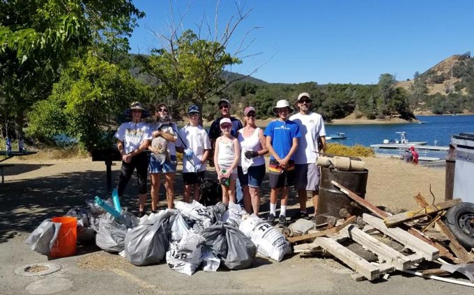 Coastal Cleanup 2019 group phot0