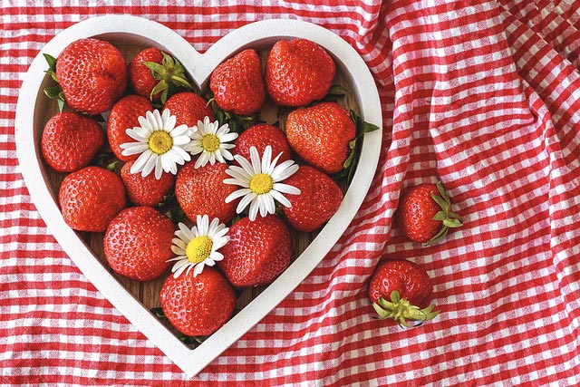 strawberries 5210753 640 heart