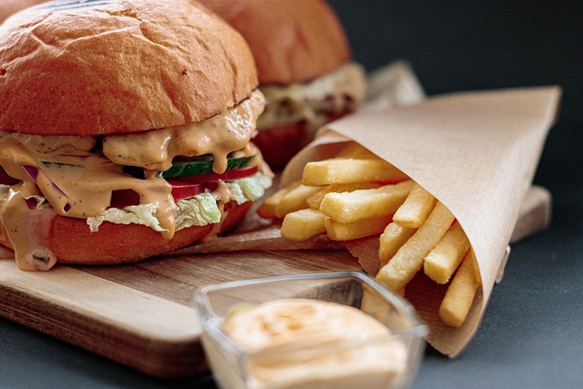 burger 6165330 640 hamburger fast food