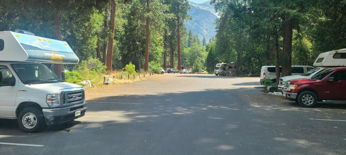 Visit Yosemite Madera County parking lot